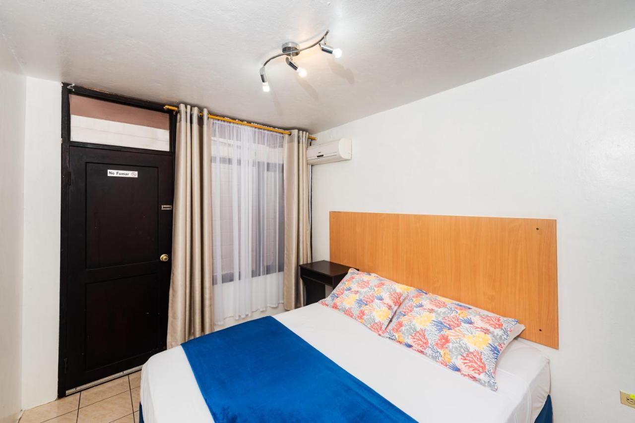 Hostal North Seymour 阿约拉港 外观 照片