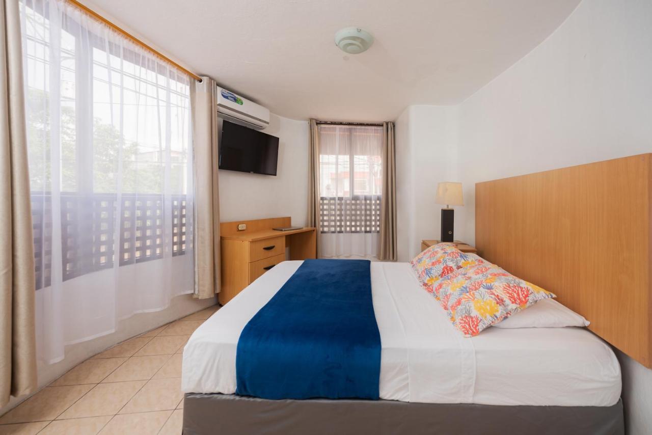 Hostal North Seymour 阿约拉港 外观 照片